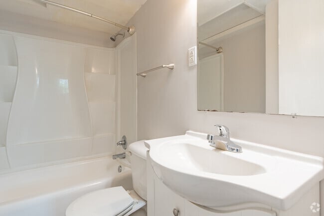 1BR, 1BA - 500SF - Marilyn on Monroe