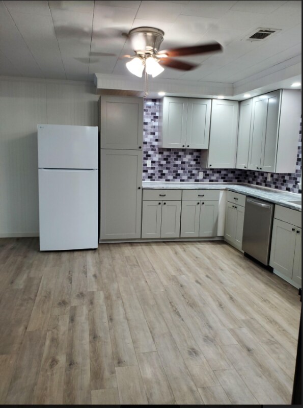 Photo - 809 Hester St