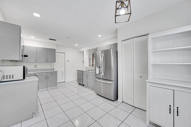 Building Photo - 1002 NW 105th Way