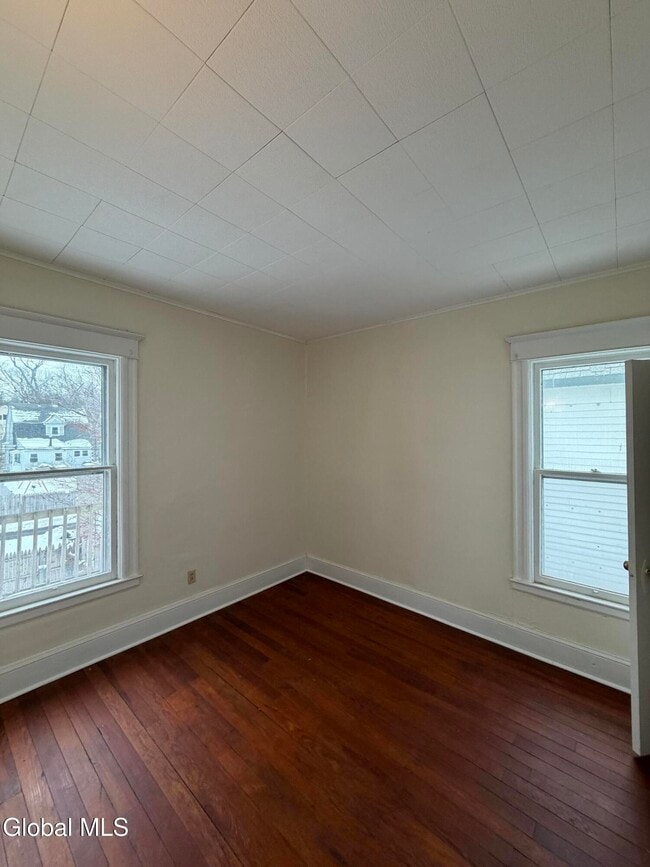 Photo - 1111 Parkwood Blvd