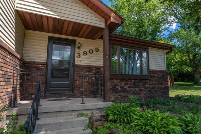 Photo - 3909 Patrick Henry Way