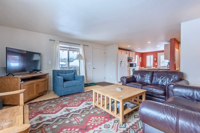 Building Photo - 340 N 4th St Unit ID1310721P Rental