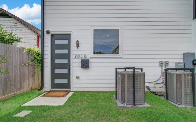 Building Photo - 203 Danna Ln Unit D