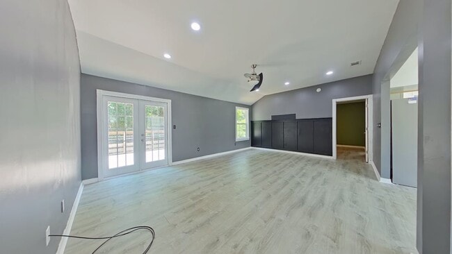 Photo - 415 Juniper Dr