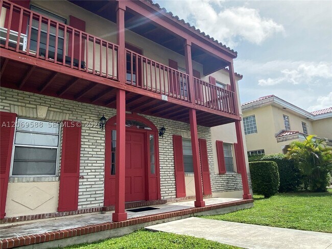 Photo - 33 Madeira Ave Unit 3