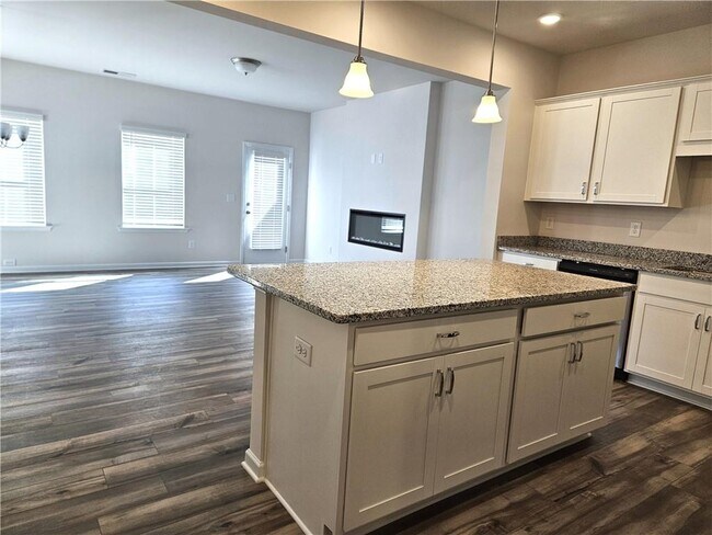 Photo - 265 Dupont Dr