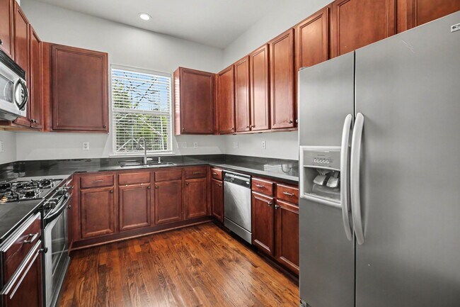 1744 W 25th St