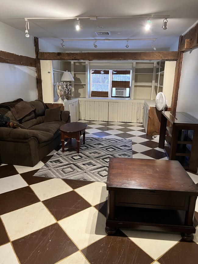 1040 Taylorsville Rd Unit 2 bedroom
