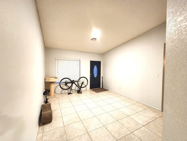 Photo - 4 bedroom, 2 bath in Ocotillo subdivision