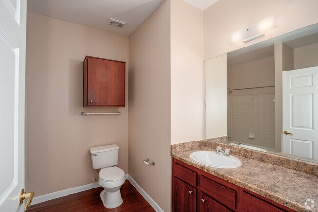 1BR, 1BA - 650SF - Bathroom