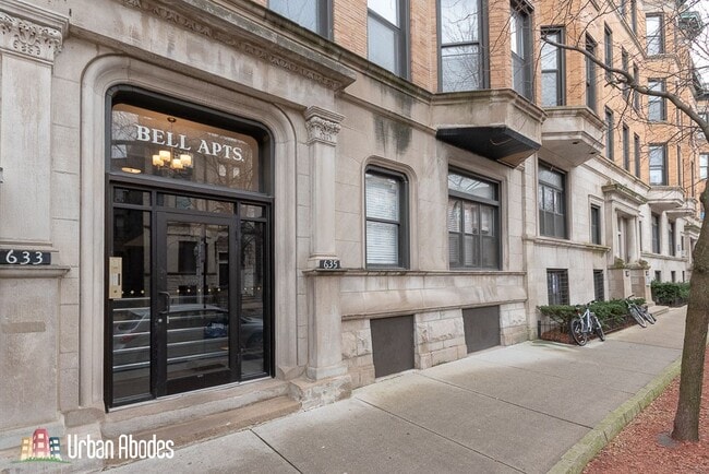 Building Photo - 644 W Oakdale Ave Unit A04C