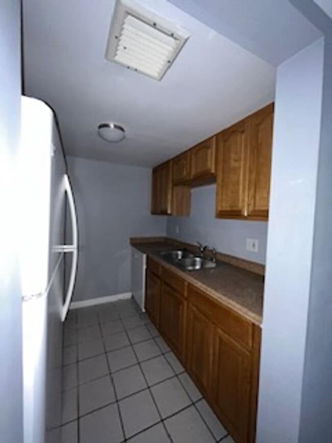 Photo - $300 OFF FIRST MONTH RENT!  Tampa Racquet Club Unidad 346