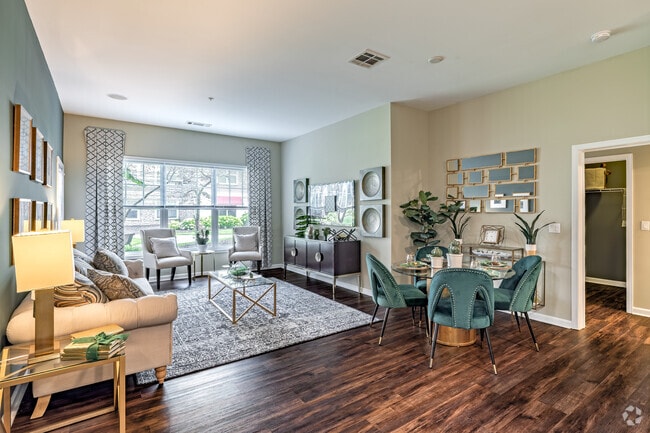 2BD, 2BA - 1000SF - Dining & Living room