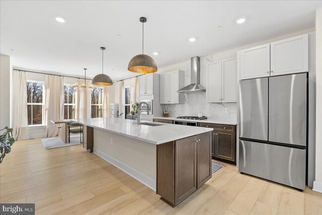 Building Photo - 42203 Jousting Ter