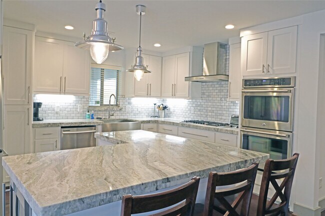 5527 Valkeith Dr
