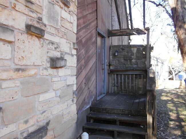 Photo - Yuhashi Properties1 (1606 Waterloo Trl) Unidad A