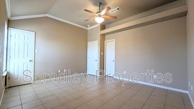 Photo - 715 E Ridge Blvd