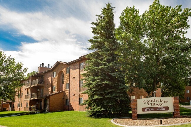 Fargo, ND Southview Village Apartments | Exterior