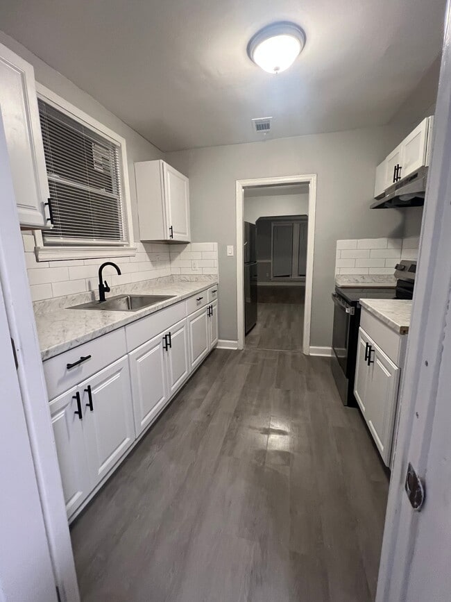 Building Photo - 3533 Gaylord Pl