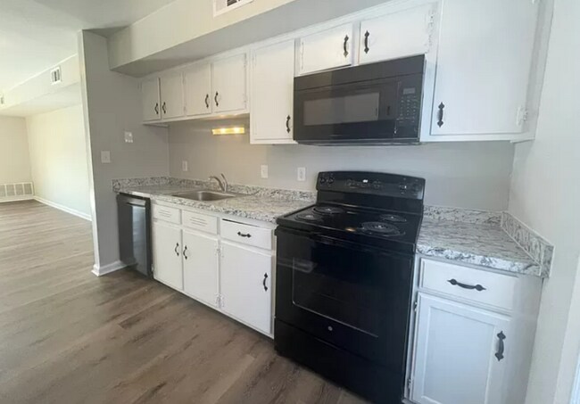 Photo - 71 W County St