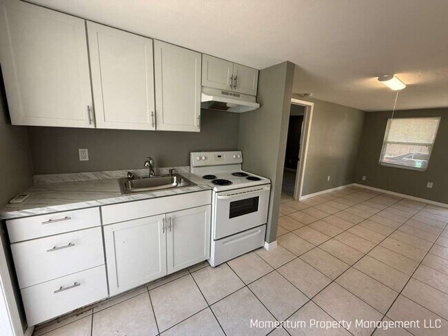 Photo - Remodeled One Bedroom- Clearwater! Apply Today- FOR FREE! Unit 1718 Washington Ave