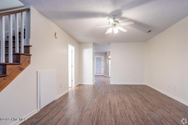Photo - 907 Allen Rd