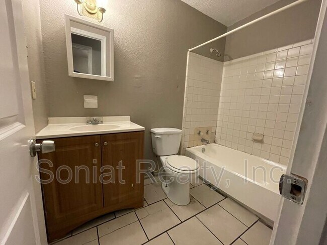 Photo - 15514 Dwyer Blvd