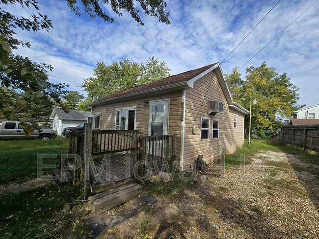 Building Photo - 3215 Franklin St