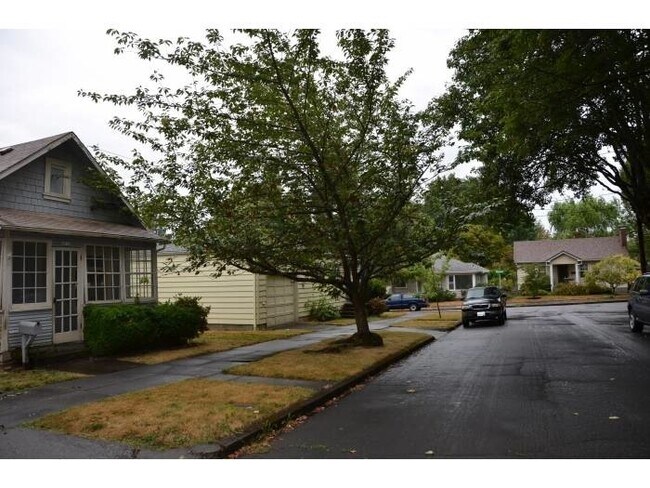 Photo - Adorable Cottage Style Home Near Reed College and Woodstock and Trader Joes.