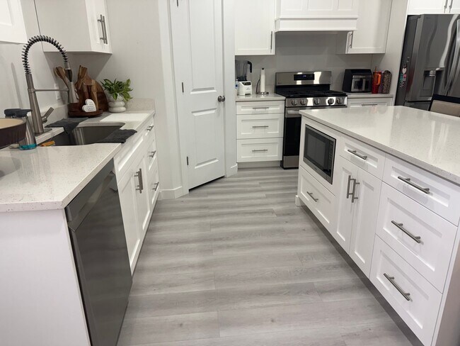 Photo - 1663 E Thorpe Dr
