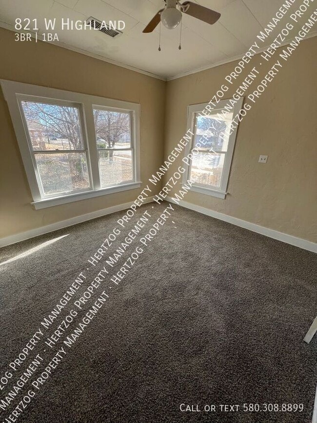 Photo - 821 W Highland-