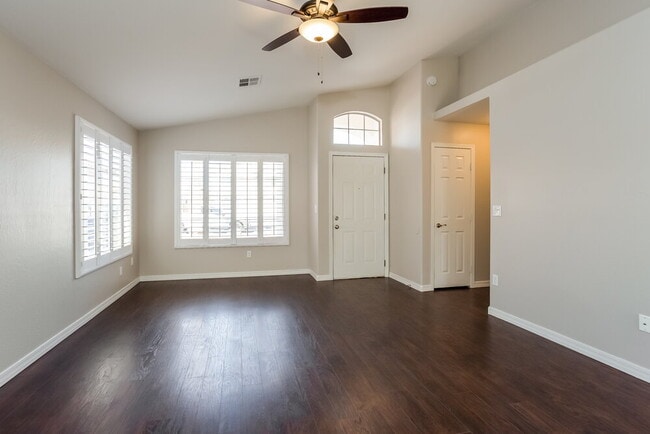 Photo - 867 E Morelos St