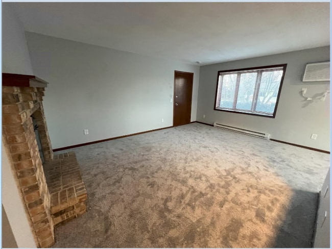 Photo - 2 S Wickham Ct Unit 4