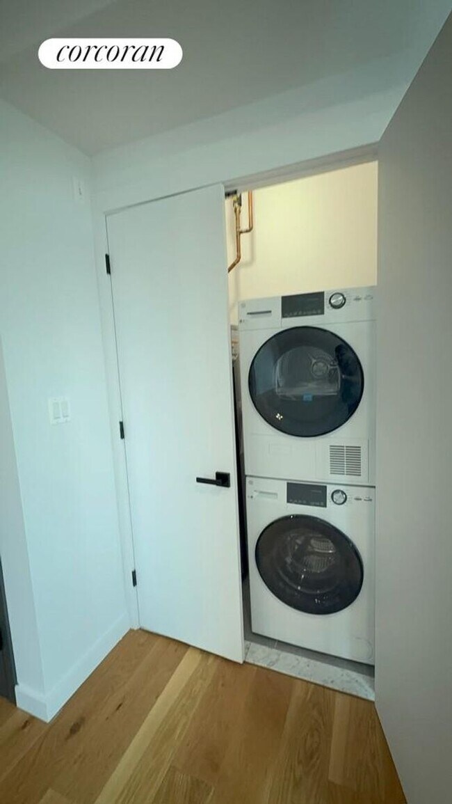 Photo - 143-26 84th Rd