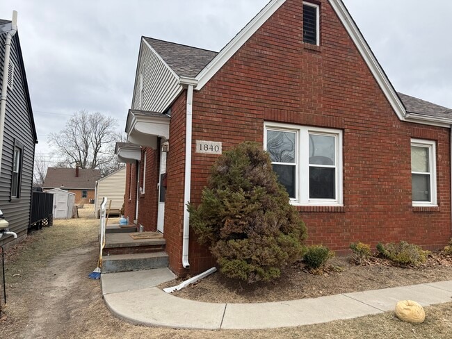 Building Photo - 1840 41st St Unit 1840