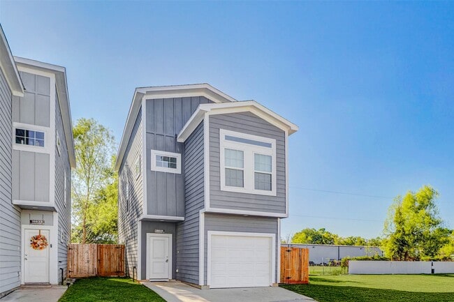 Photo - 18835 Luminescent Ln