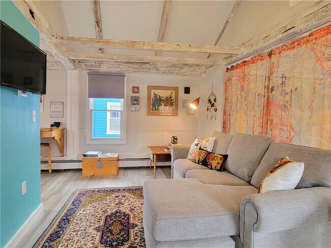10 Collins St Unit 2