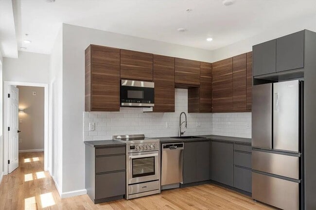 Building Photo - 334 St Paul St