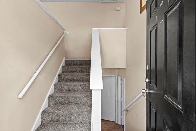 Entrance showing split level - 5300 Forest Downs Ln