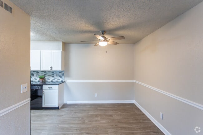 2BR, 2BA - 950SF - Dining Room