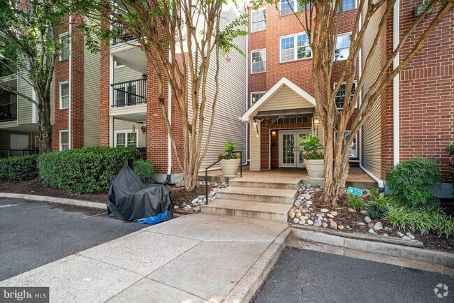 Building Photo - 3315 Wyndham Cir Unit 2221 Rental