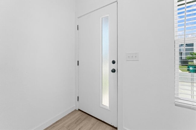 Photo - 941 Ventnor Ave