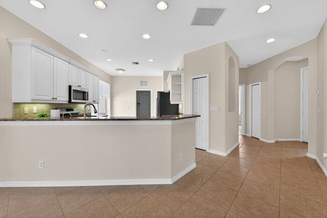 Photo - 118 Padova Way