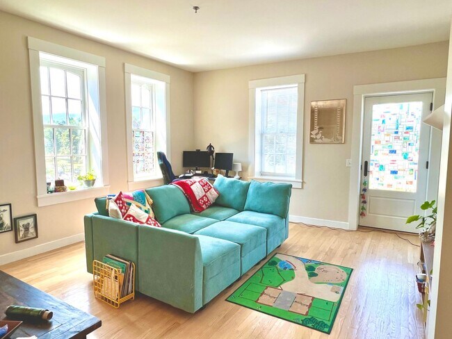 Photo - Putnam Block Hotel, Bennington - Spacious ... Apartment Unit 309