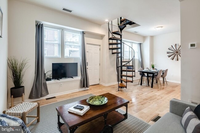 Photo - 2061 Kater St