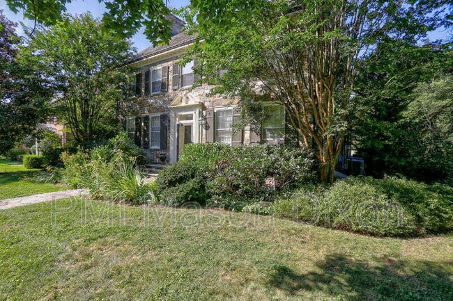 Photo - 5304 Springlake Way