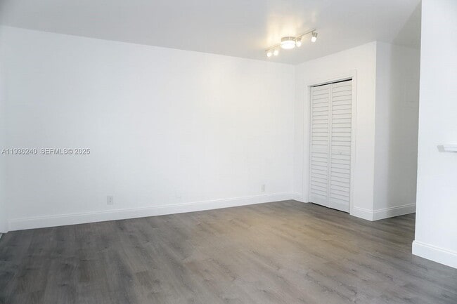 Photo - 749 SE 15th St Unit 8