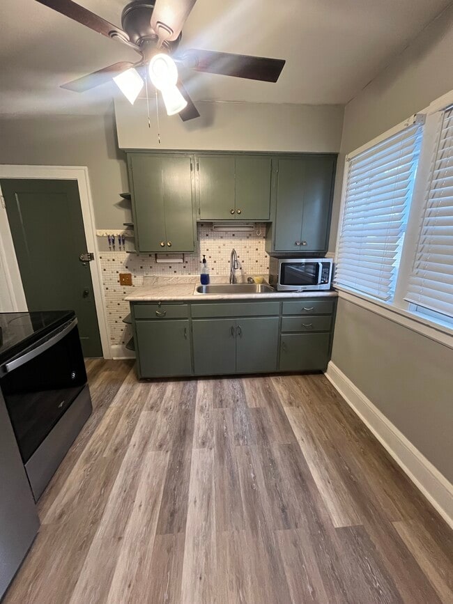 Photo - 1645 Cordova Ave