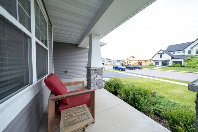 Photo - 3849 Thrush St