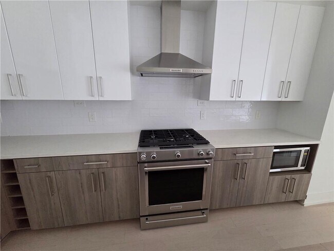775 Juniper St NE Unit 304